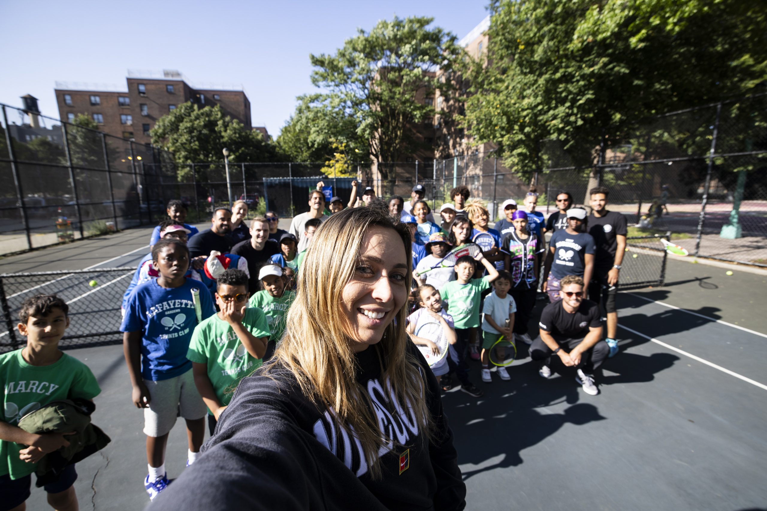 Paula Badosa en proyecto solidario 1