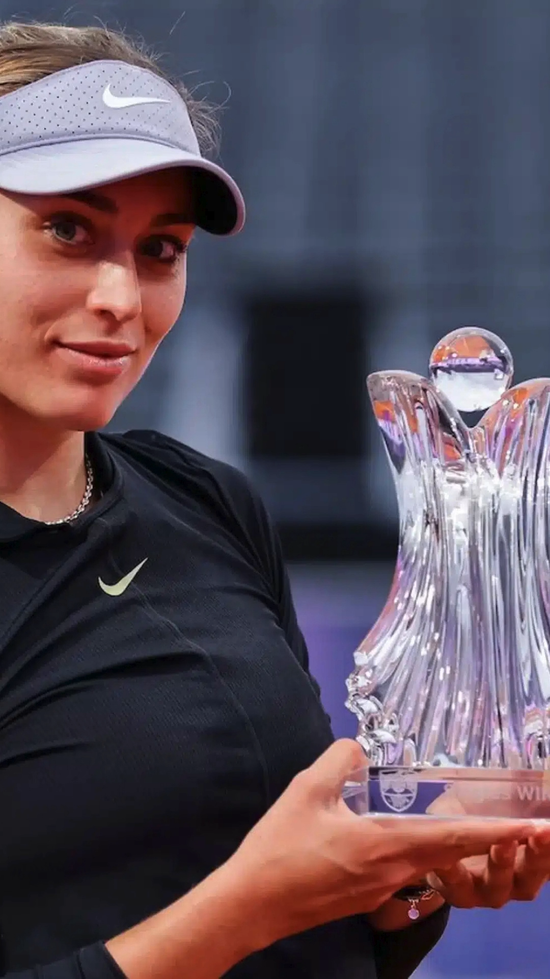 Paula Badosa jugando al tenis 1